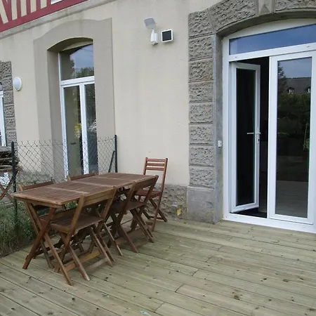 Duplex Avec Jardin Et Bord De Mer *